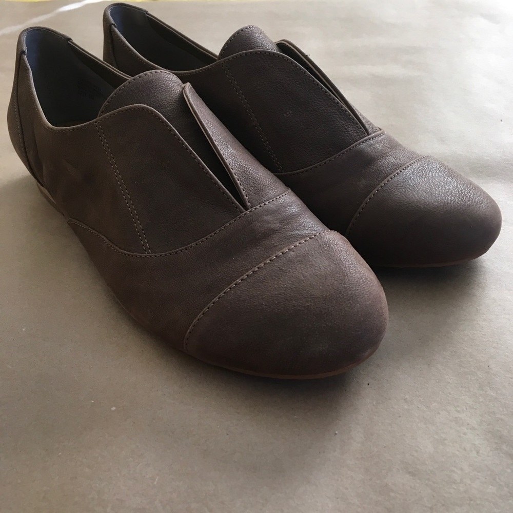 Crown Vintage Brown Laceless Oxfords